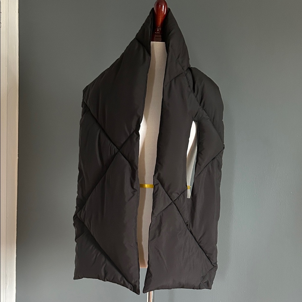 Black puffer quilted wrapped scarf - Picture 2 of 3